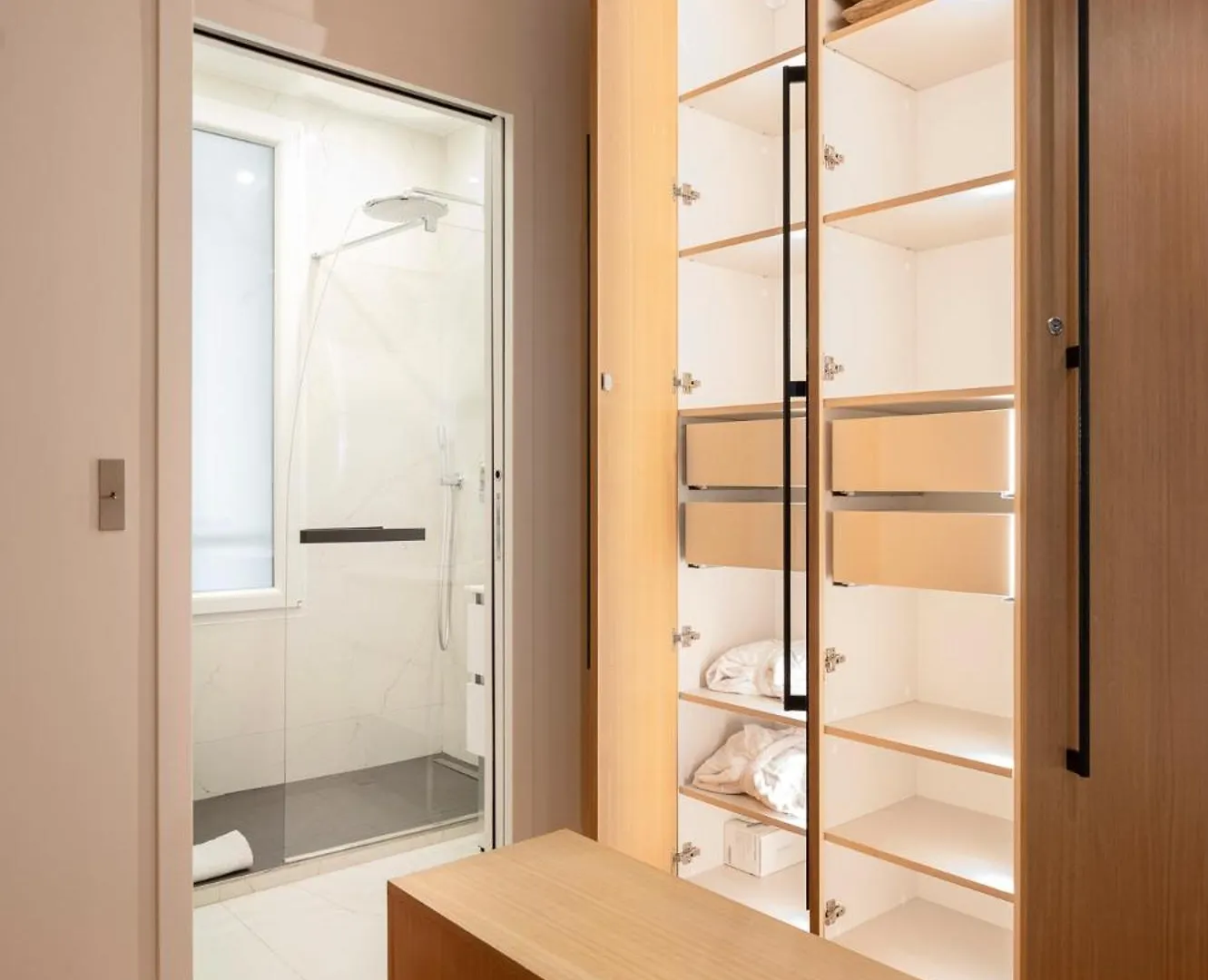 Luxurious Air-conditioned Perle Paris