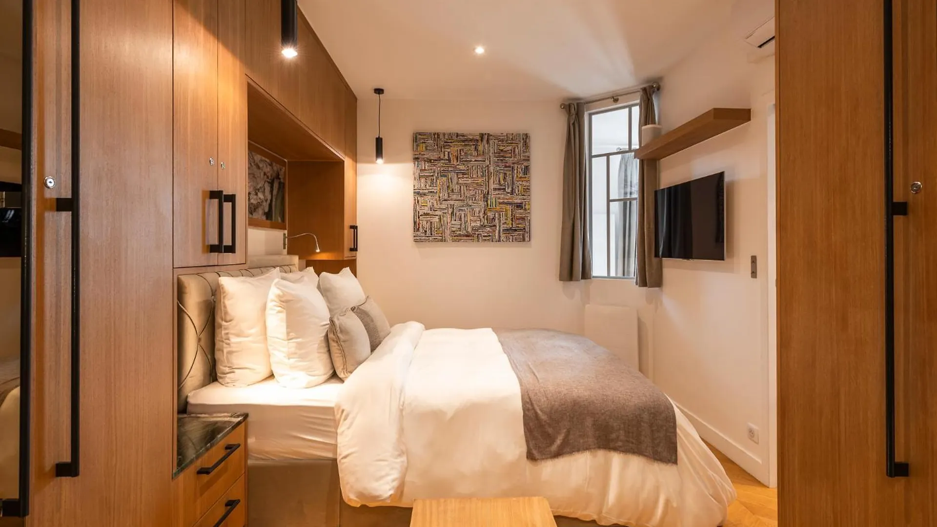 Luxurious Air-conditioned Perle Apartment