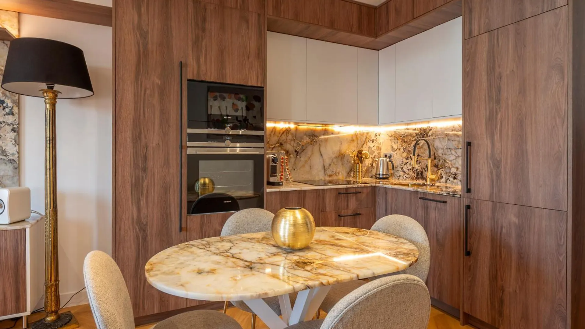 Luxurious Air-conditioned Perle Apartment *