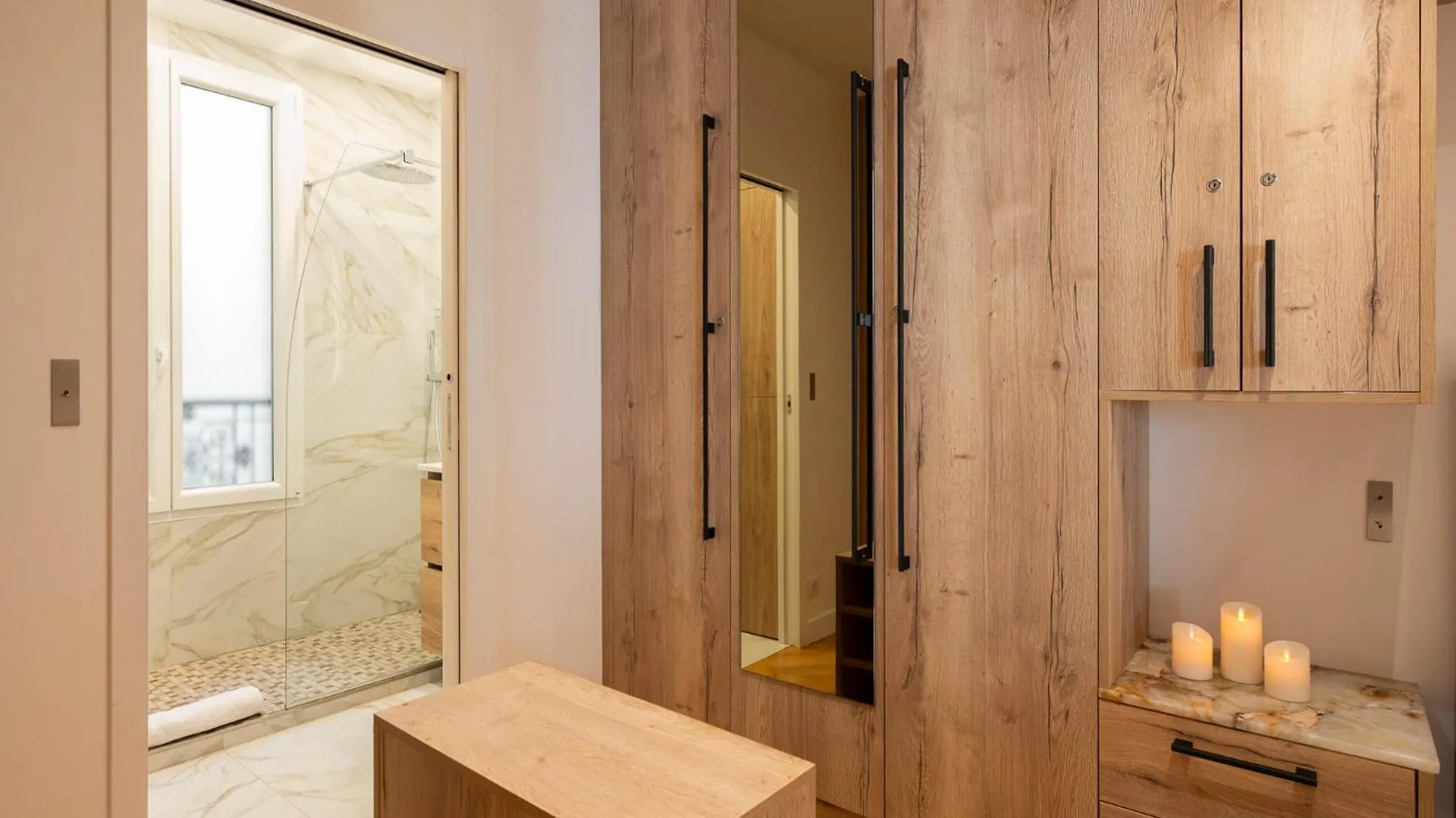 Luxurious Air-conditioned Perle Apartment *