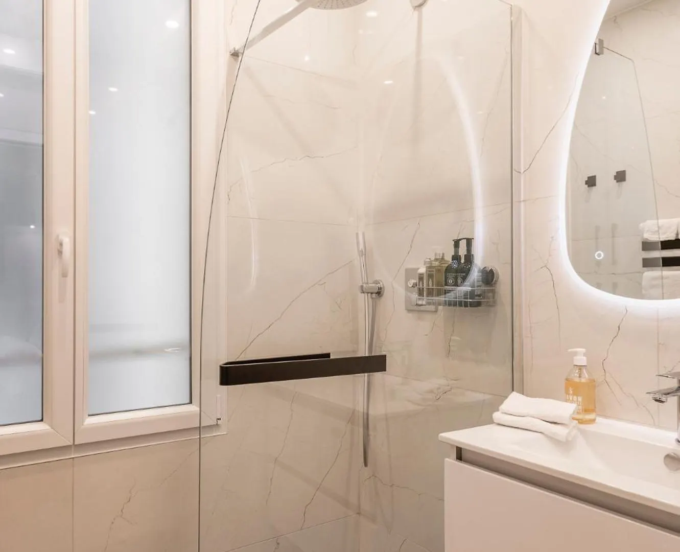 Luxurious Air-conditioned Perle Apartment *