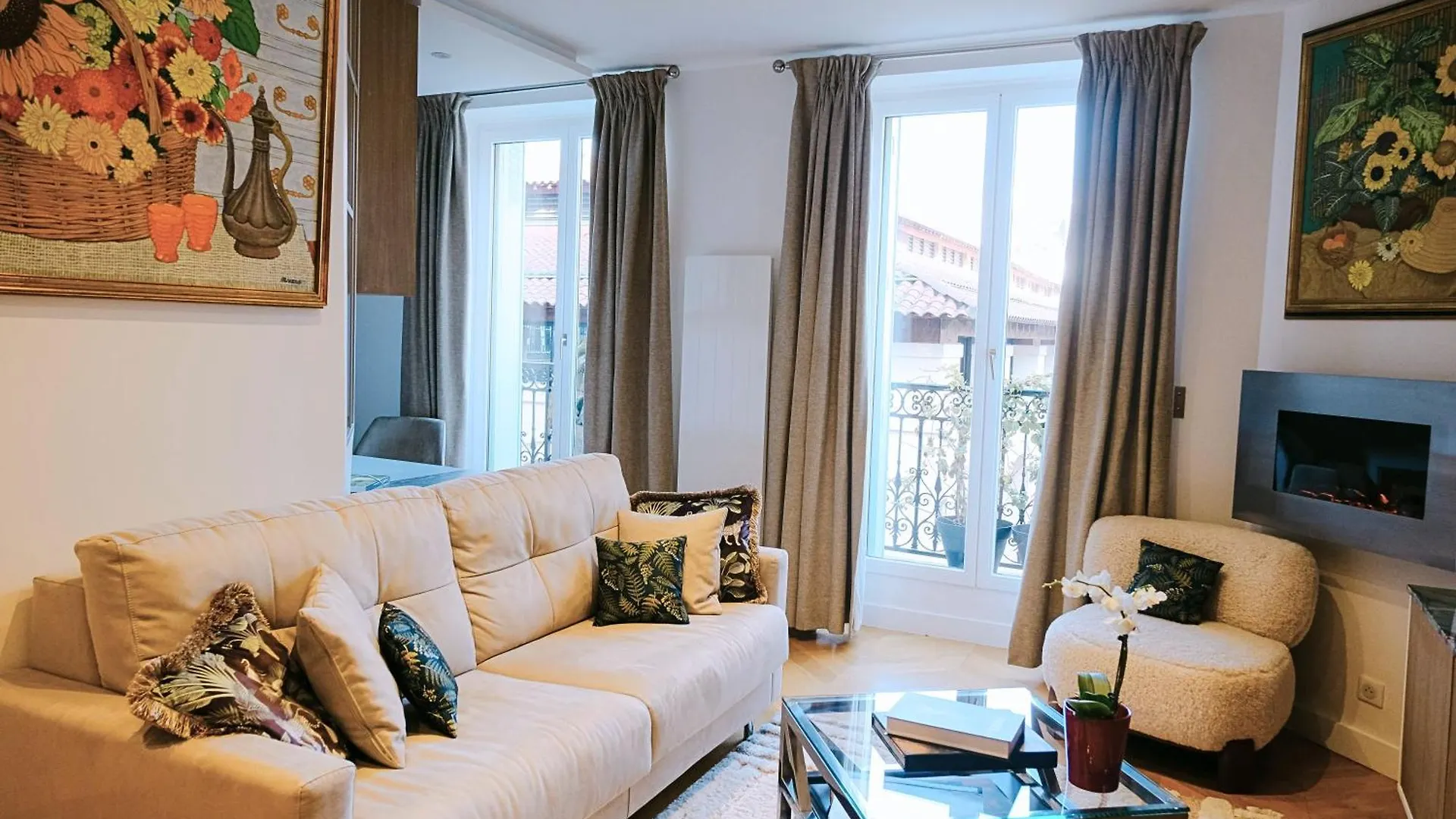 Luxurious Air-conditioned Perle Apartment
