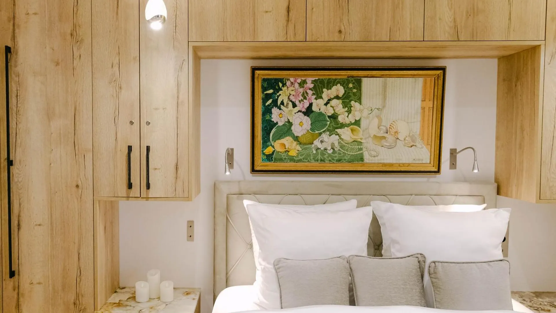 Luxurious Air-conditioned Perle