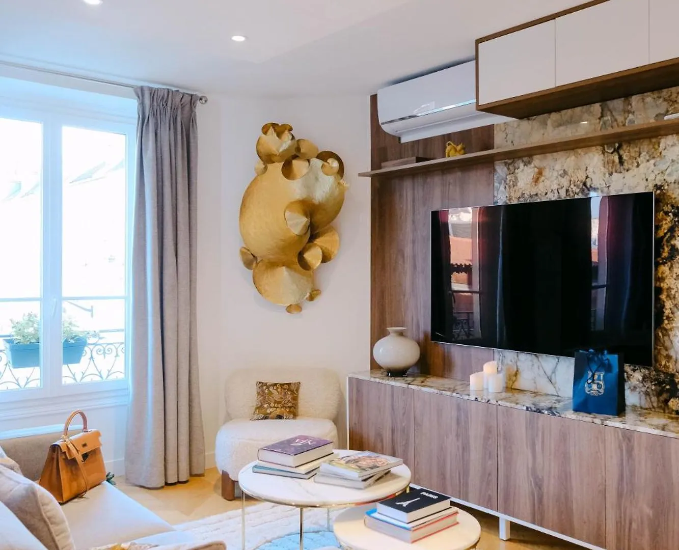 Luxurious Air-conditioned Perle Paris