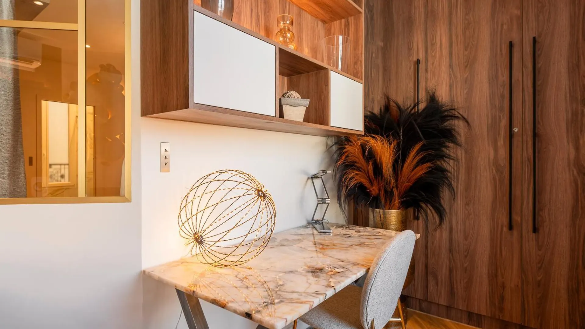 Luxurious Air-conditioned Perle
